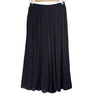 Chic black culottes